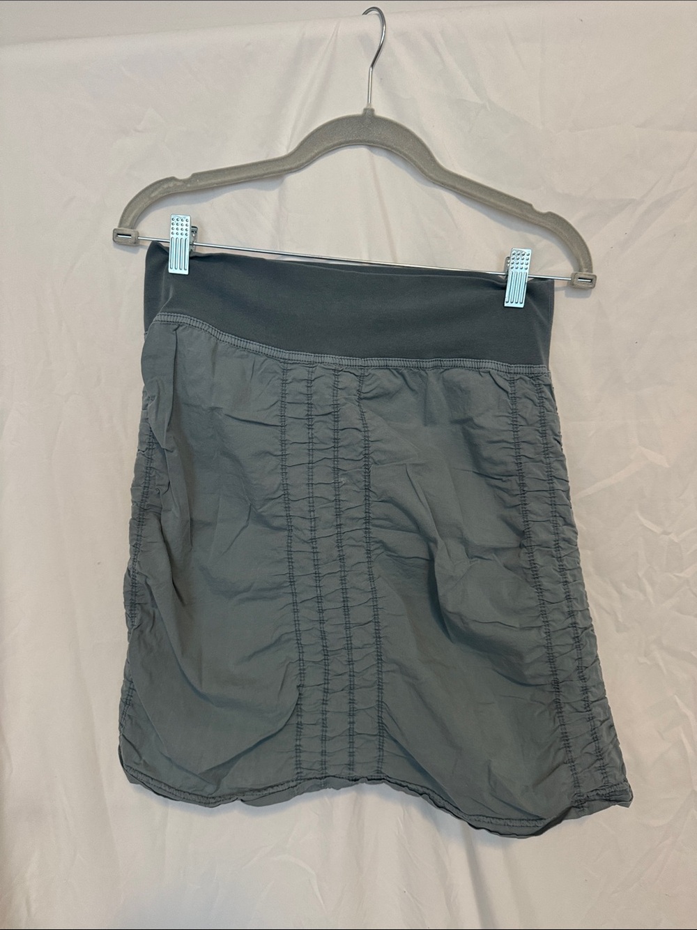 Stretch-Waist Mini Skirt in Gray